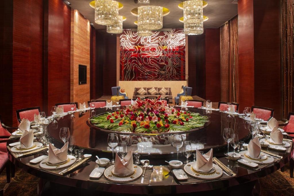 Movenpick Hotel אנשי מראה חיצוני תמונה